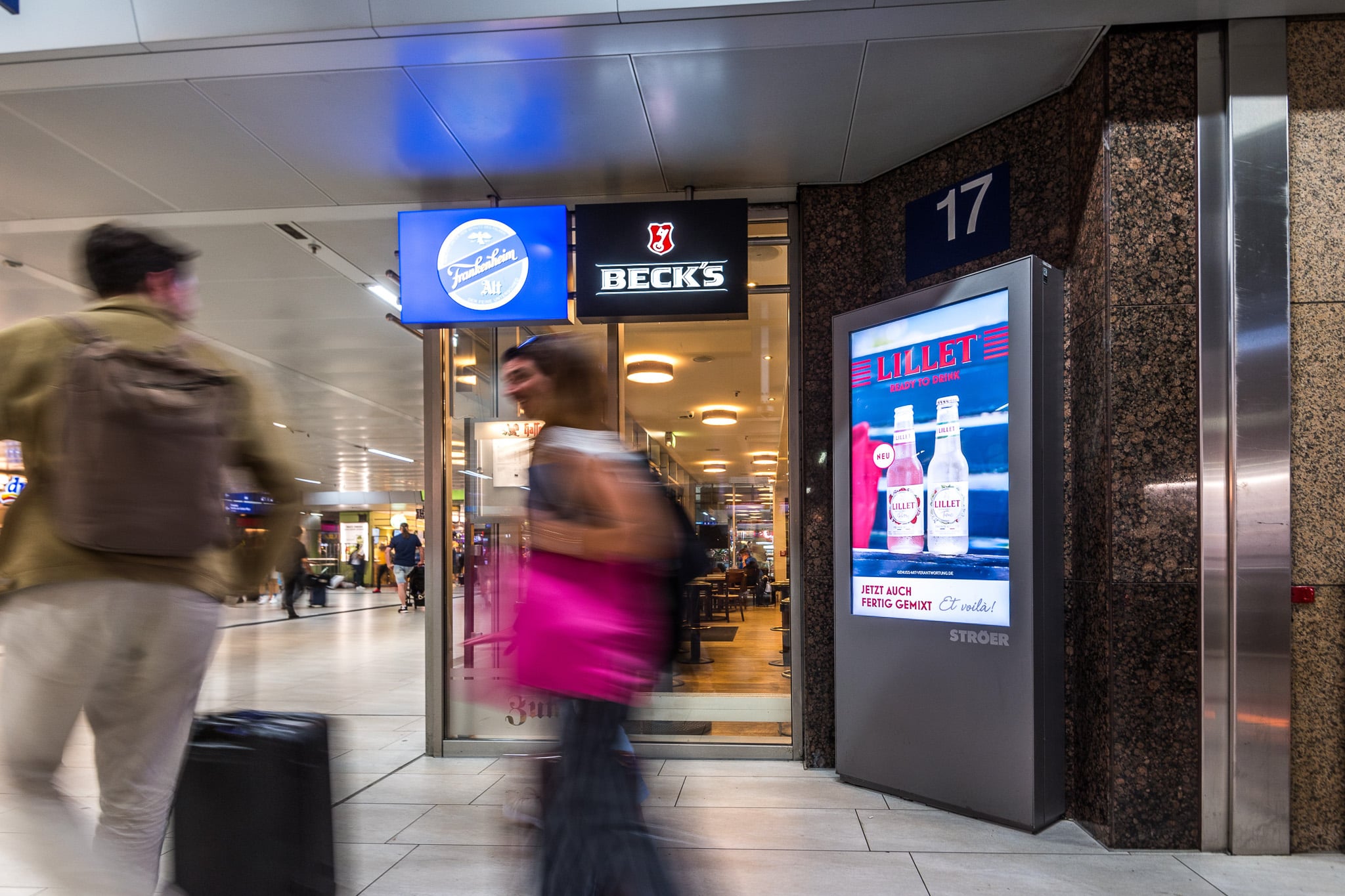Außenwerbung Digitale Werbung in Düsseldorf Hauptbahnhof Dauerwerbung Franke media